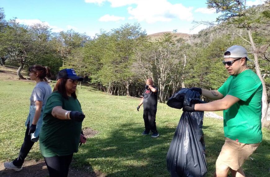 Jornada de limpieza y conciencia ambiental en el Bosque de Duendes