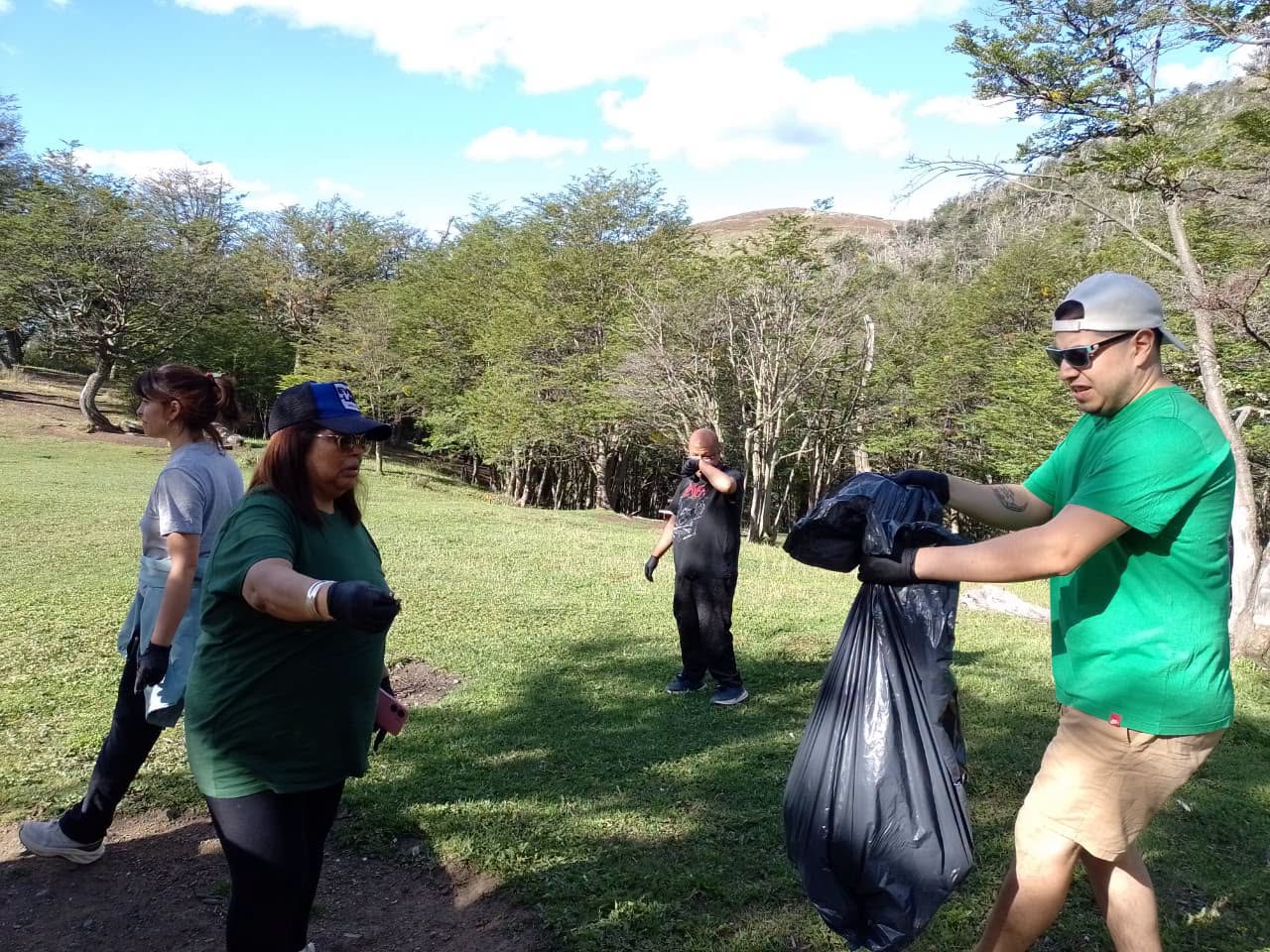 Jornada de limpieza y conciencia ambiental en el Bosque de Duendes