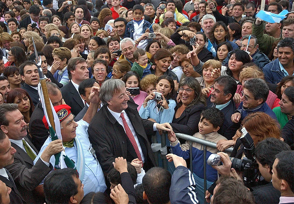 nestor-kirchner-entre-la-gente
