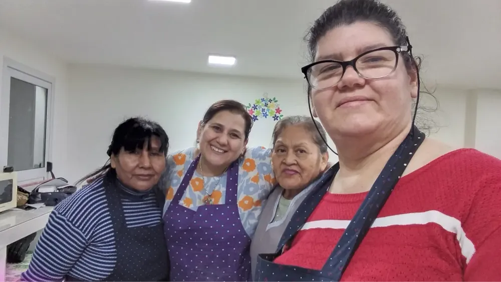 Mujeres del comedor municipal de 28 de Noviembre